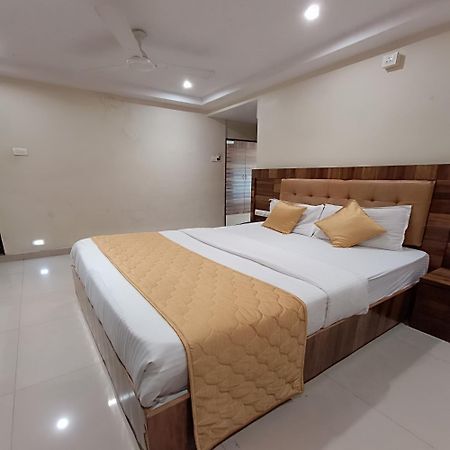 Rk Hotel-Near Grant Road Railway Station Мумбаи Экстерьер фото