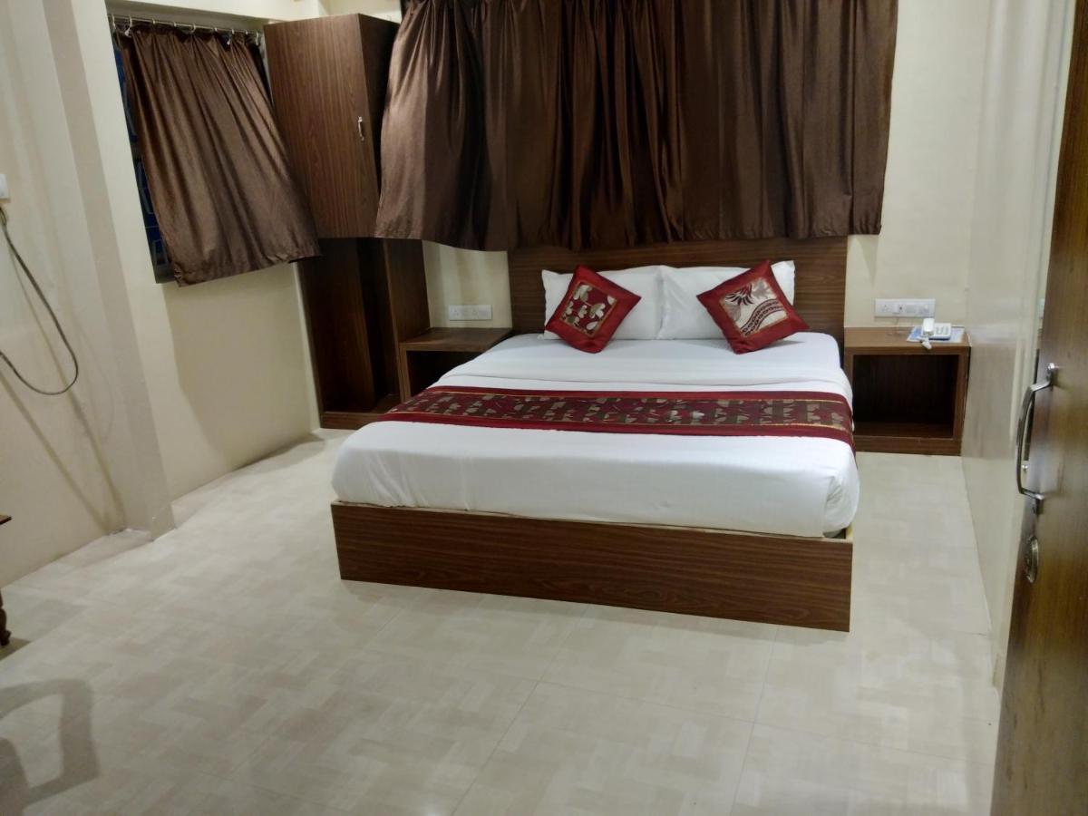 Rk Hotel-Near Grant Road Railway Station Мумбаи Экстерьер фото
