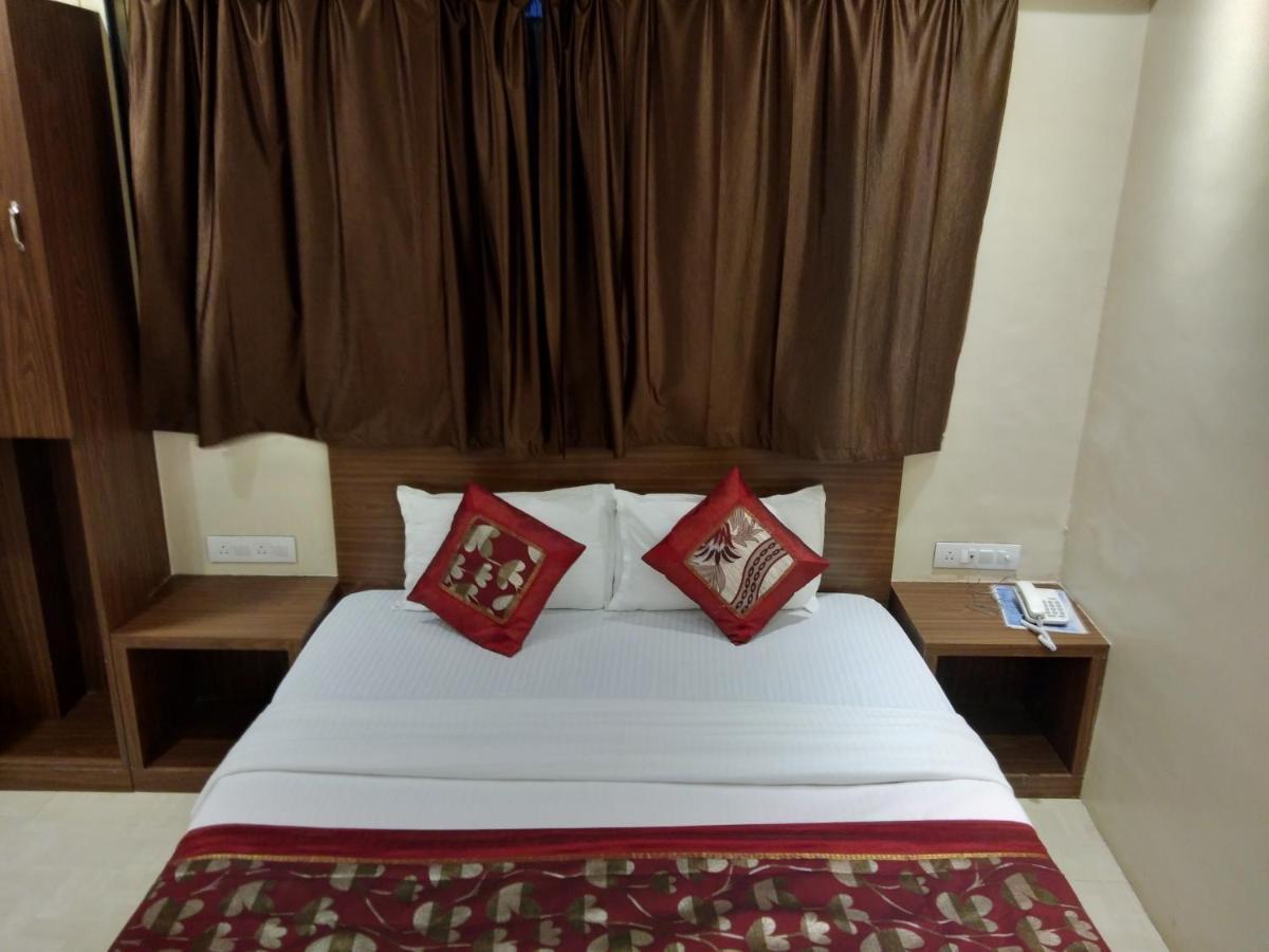 Rk Hotel-Near Grant Road Railway Station Мумбаи Экстерьер фото