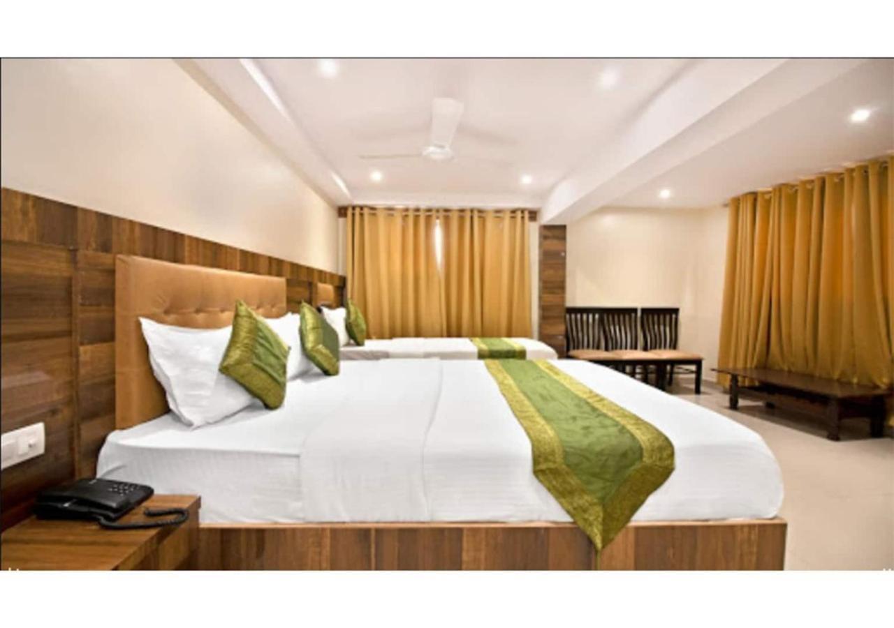 Rk Hotel-Near Grant Road Railway Station Мумбаи Экстерьер фото