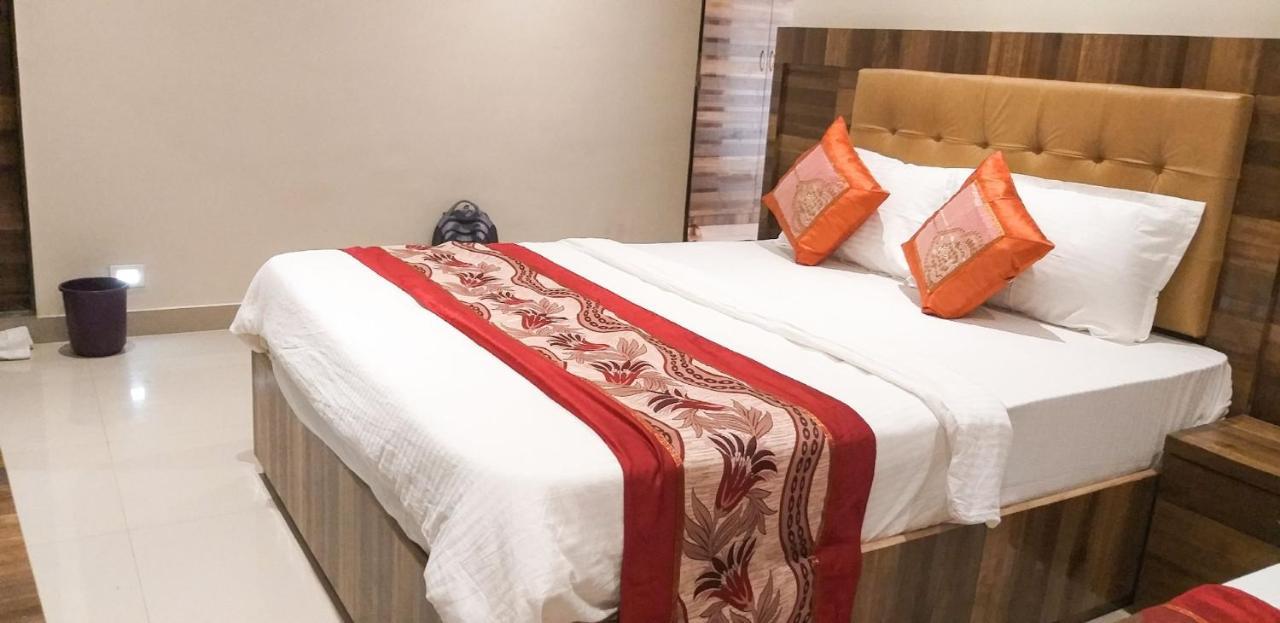 Rk Hotel-Near Grant Road Railway Station Мумбаи Экстерьер фото