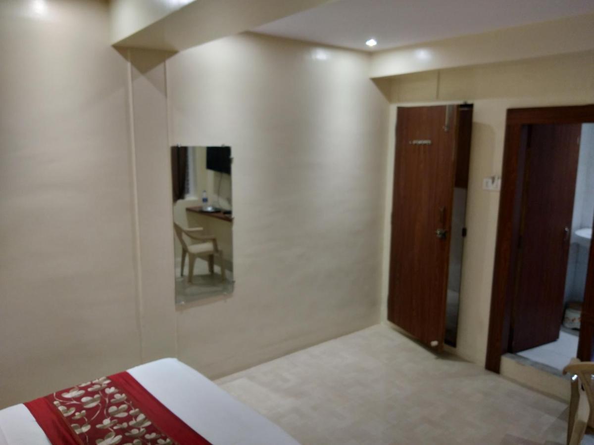 Rk Hotel-Near Grant Road Railway Station Мумбаи Экстерьер фото