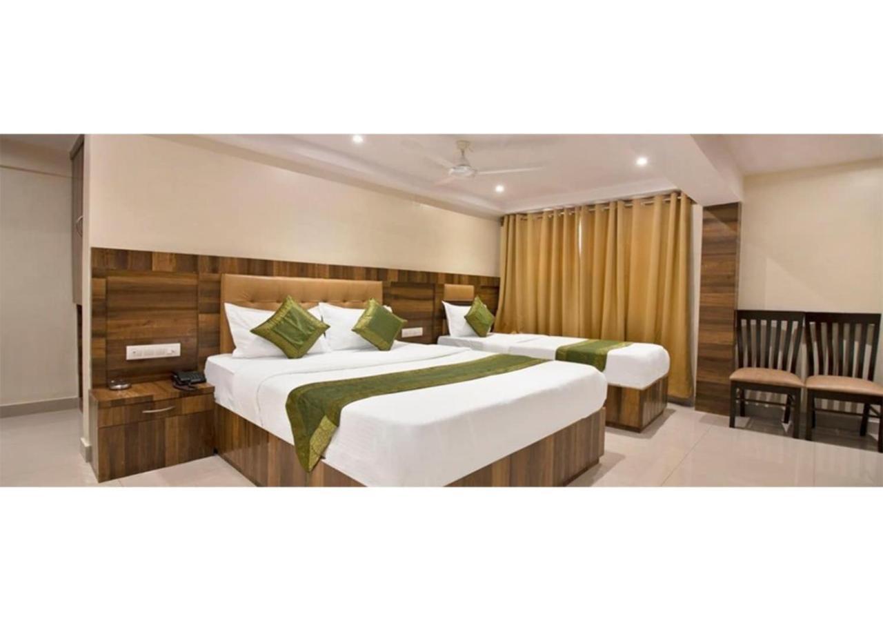 Rk Hotel-Near Grant Road Railway Station Мумбаи Экстерьер фото