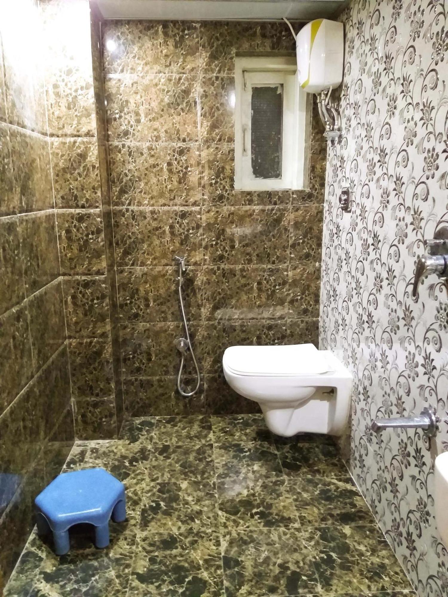 Rk Hotel-Near Grant Road Railway Station Мумбаи Экстерьер фото