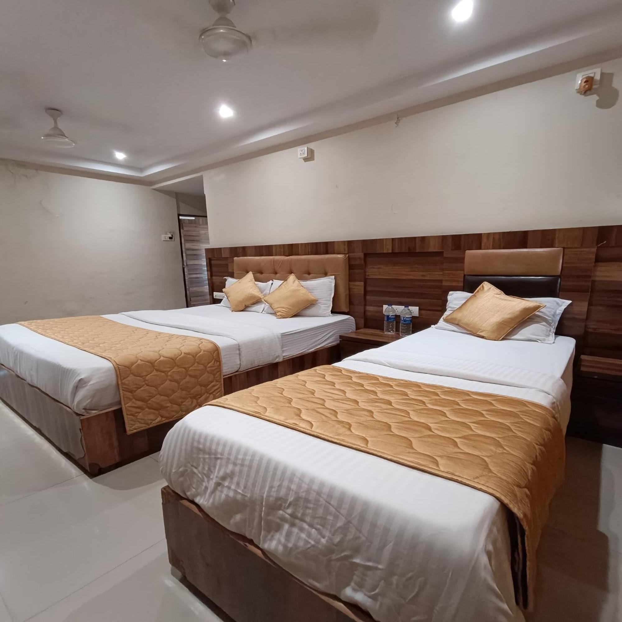 Rk Hotel-Near Grant Road Railway Station Мумбаи Экстерьер фото