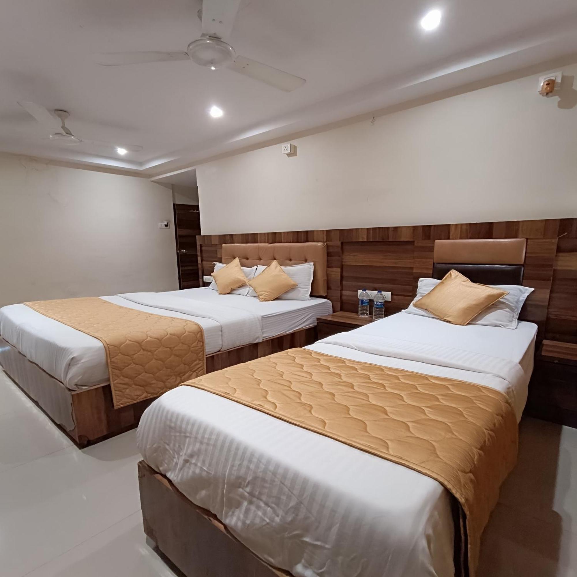 Rk Hotel-Near Grant Road Railway Station Мумбаи Экстерьер фото