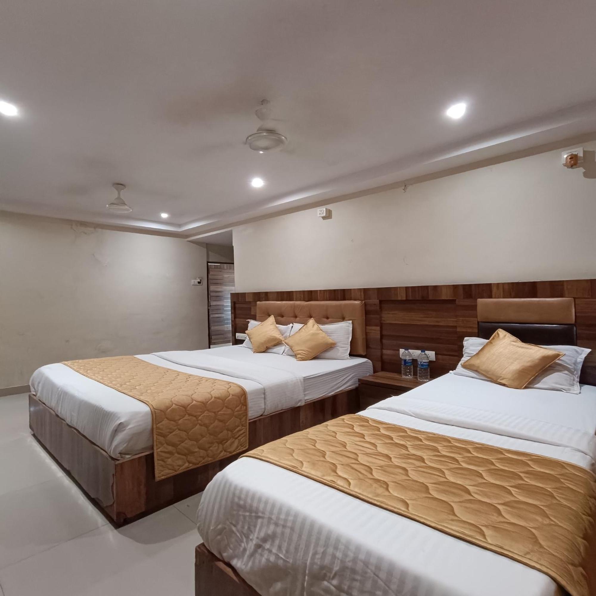 Rk Hotel-Near Grant Road Railway Station Мумбаи Экстерьер фото