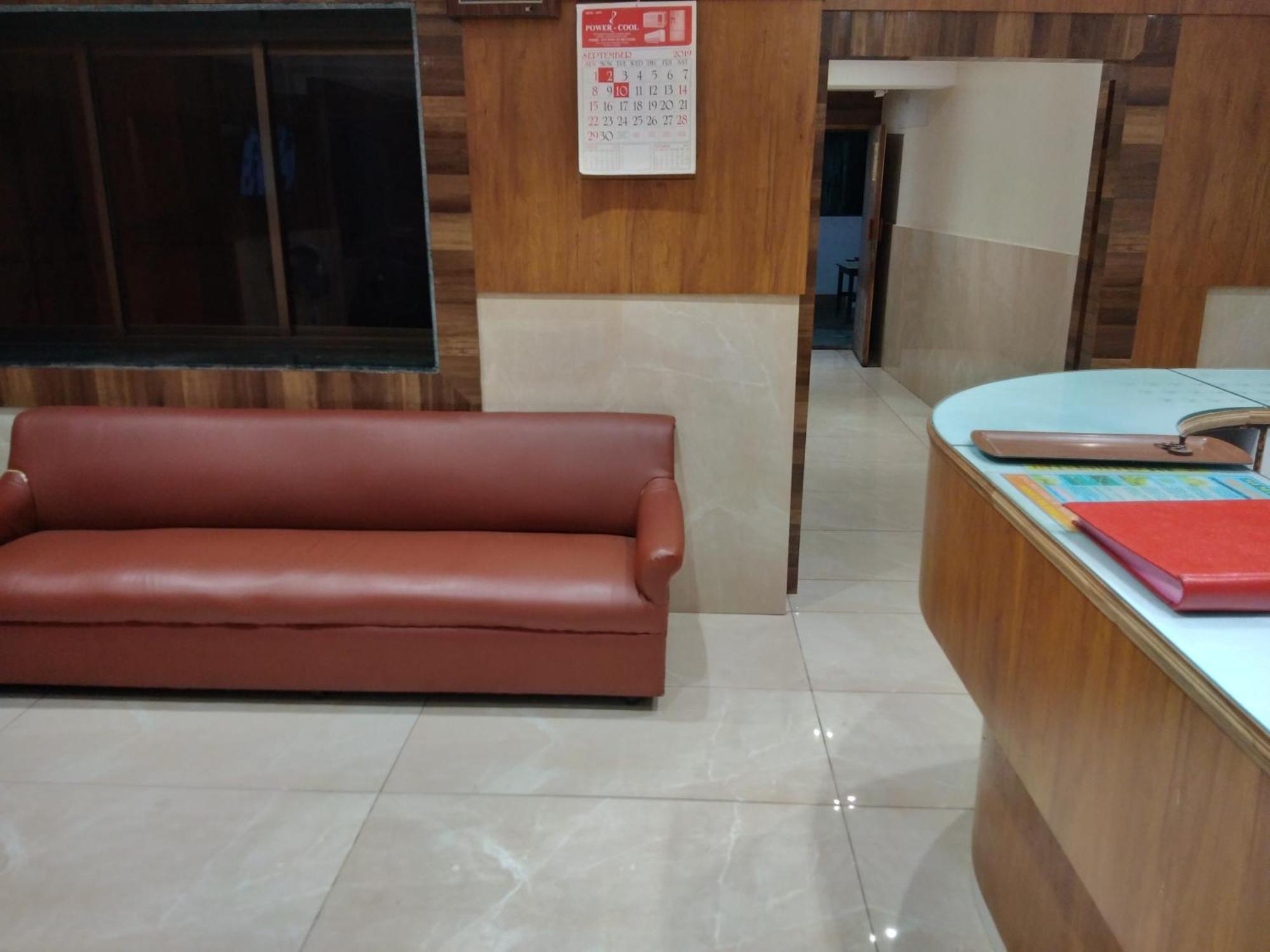 Rk Hotel-Near Grant Road Railway Station Мумбаи Экстерьер фото