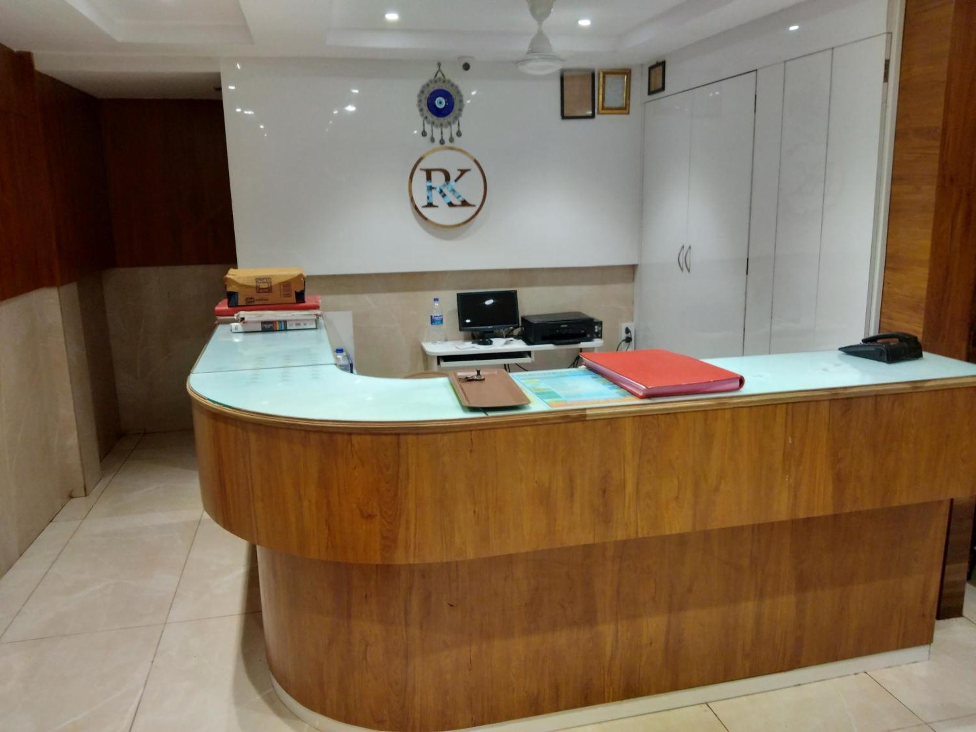 Rk Hotel-Near Grant Road Railway Station Мумбаи Экстерьер фото